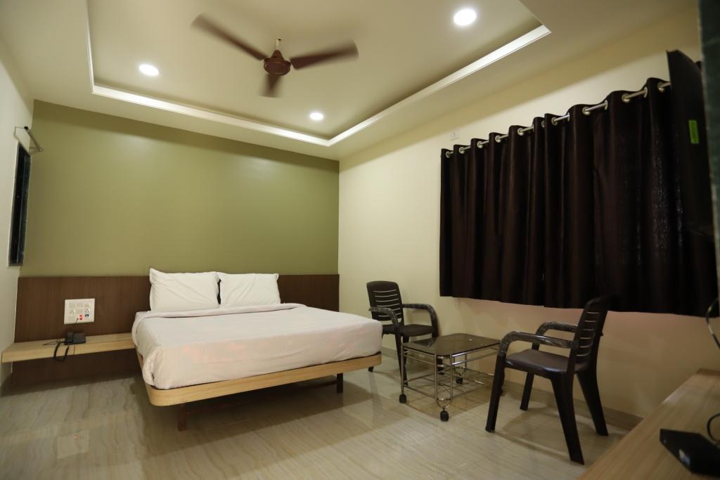 Hotel Pride Executive 索拉普 外观 照片