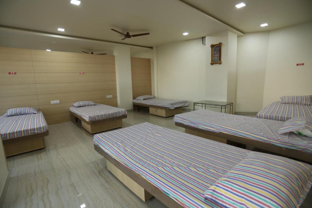Hotel Pride Executive 索拉普 外观 照片